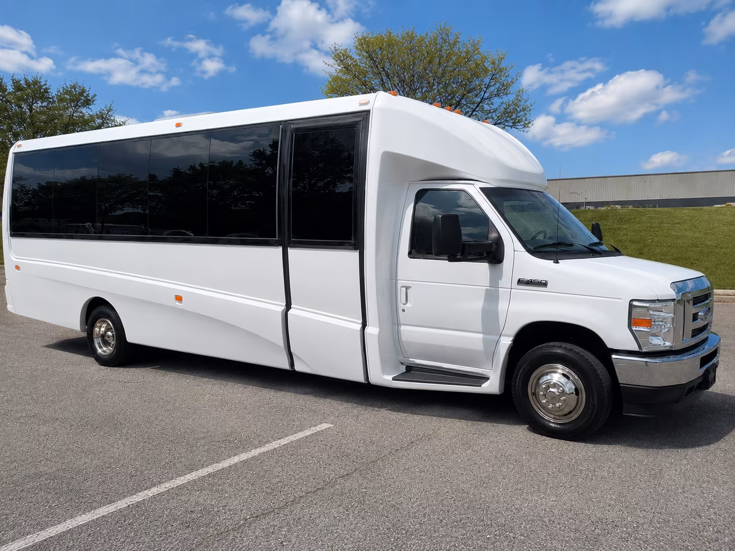 guest shuttles between kell freeway hotels and downtown venues